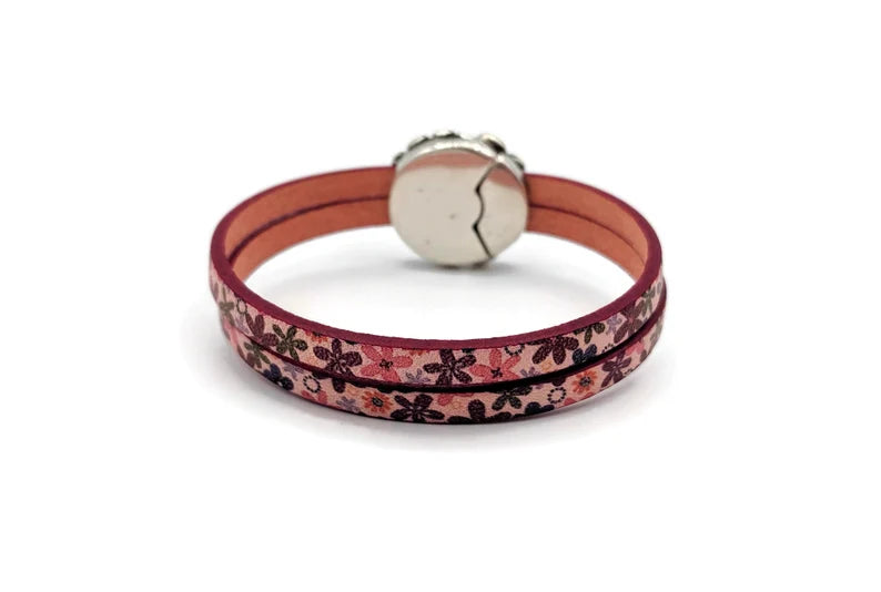 Daisy Leather Bracelet with Magnetic Flower Clasp