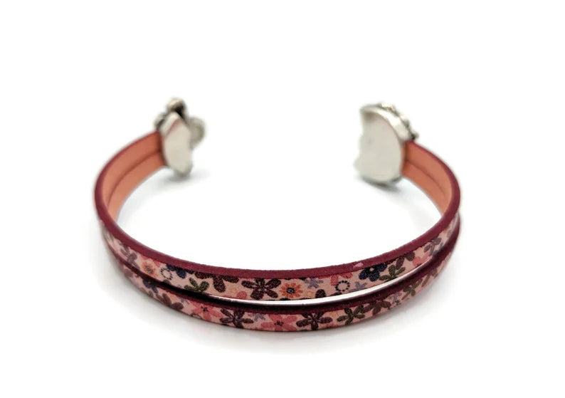 Daisy Leather Bracelet with Magnetic Flower Clasp