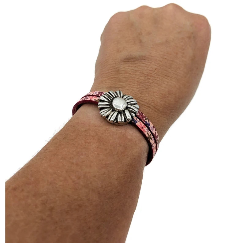Daisy Leather Bracelet with Magnetic Flower Clasp
