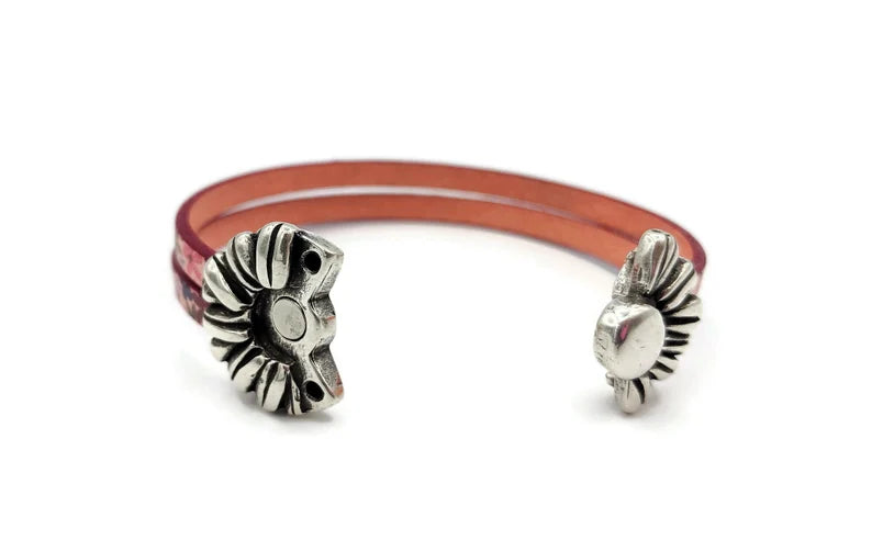 Daisy Leather Bracelet with Magnetic Flower Clasp